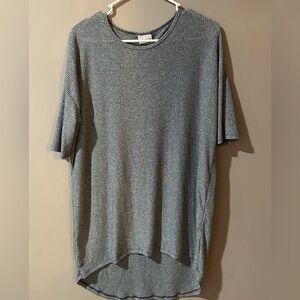 Lularoe xs silver gray long shirt (great with leggings!)